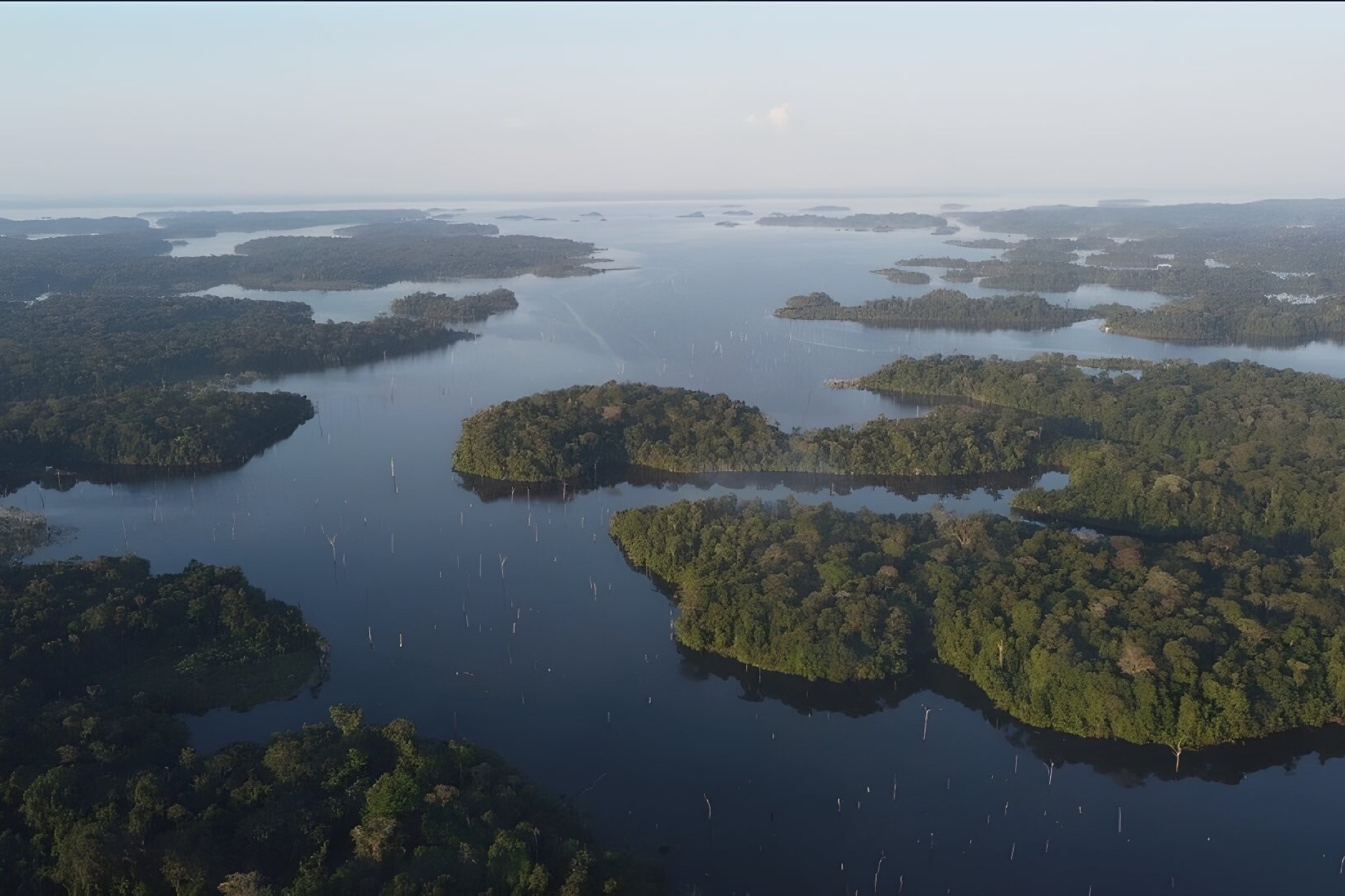 Tauchen Sie ein in das Herz des Amazonas-Regenwaldes und erleben Sie das Leben der Einheimischen.