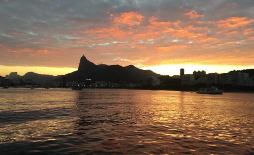 Passeio de lancha na baía maravilhosa