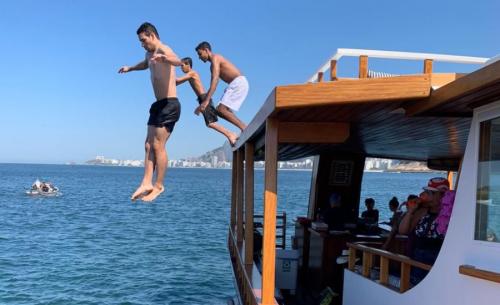 Paseo en lancha rápida en la maravillosa bahía