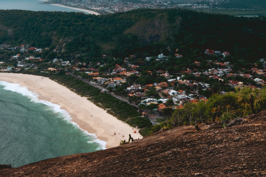 A praia de Itacoatiara, Niterói 