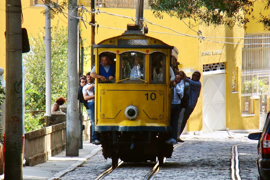 Eine Tour mit die Straßenbahn in Santa Teresa - Rio de Janeiro