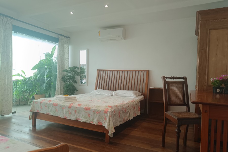 Triple Room Shared Bathroom + Air Condition
